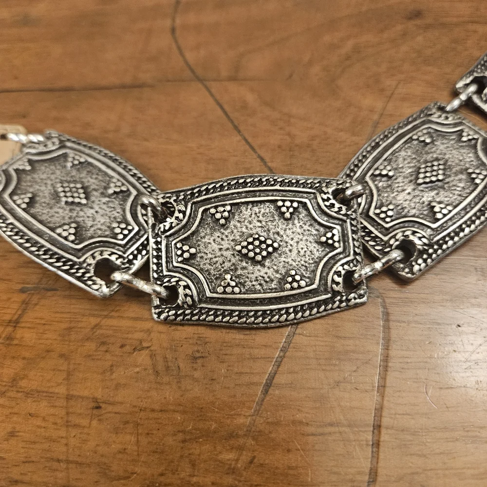 Vintage The Limited Tan Genuine‎ Italian Leather Silvertone Concho Belt Size M